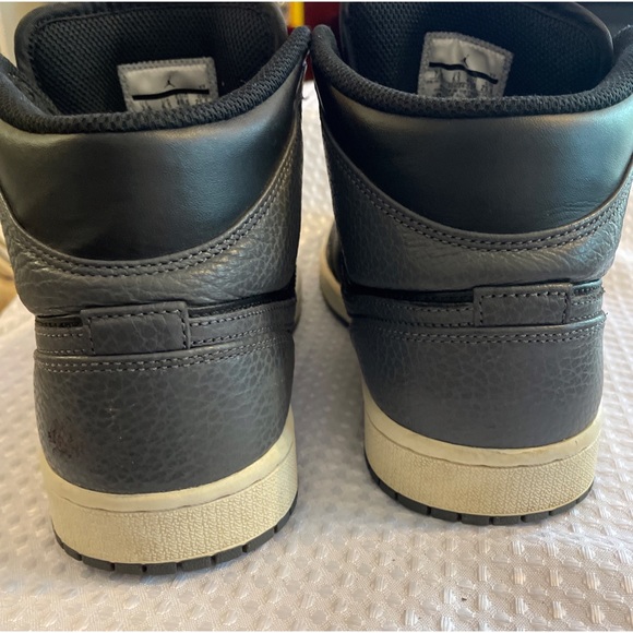 Nike Air Jordan 1 Retro Dark Grey Size 7.5 - Picture 6 of 12